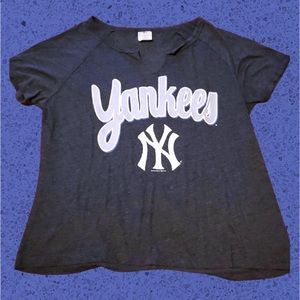 New York Yankees T-Shirt - Size Medium- Worn Once